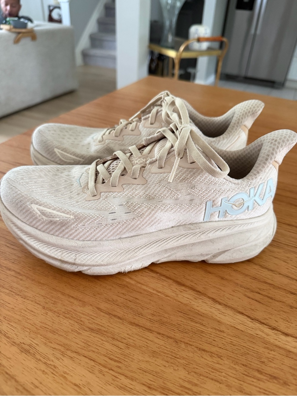 HOKA Clifton 9 / Eggnog